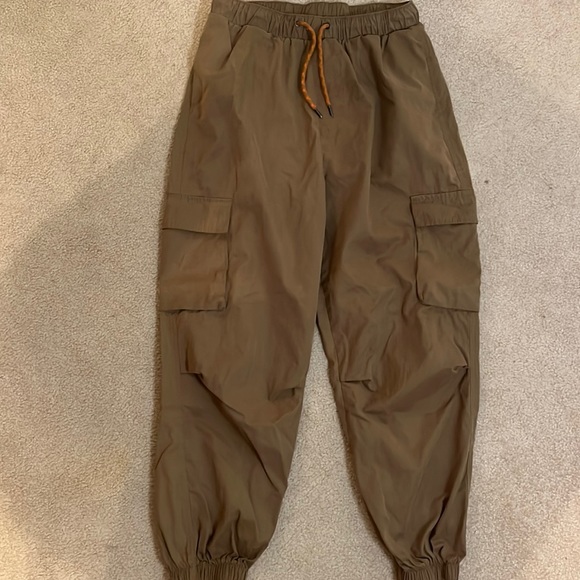 wild fable Pants - Wild Fable High Rise Baggy Cargo Joggers/Pants.  Size Small